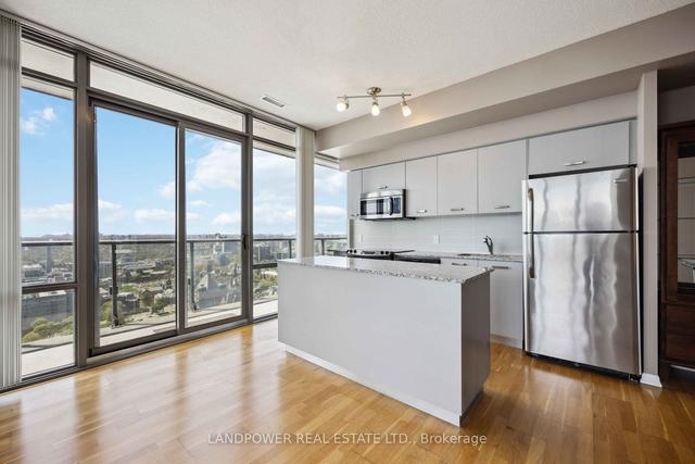 3610 - 832 Bay St, Condo with 3 bedrooms, 2 bathrooms and 1 parking in Toronto ON | Image 6