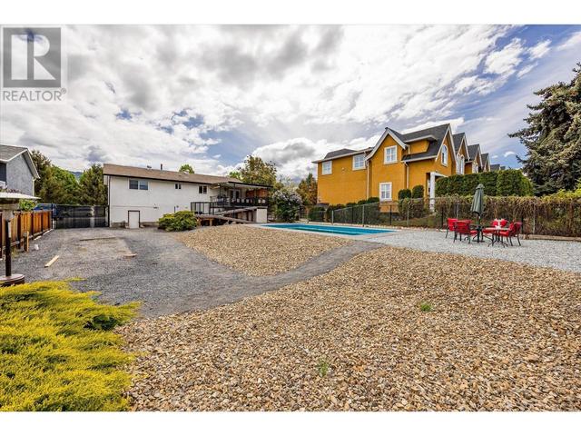 464 Mcphee St, House detached with 5 bedrooms, 2 bathrooms and 6 parking in Kelowna BC | Image 34