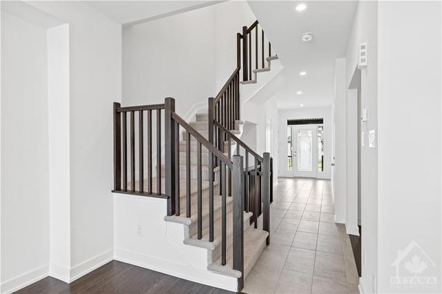 661 Rathburn Lane, Townhouse with 3 bedrooms, 3 bathrooms and 2 parking in Ottawa ON | Image 7