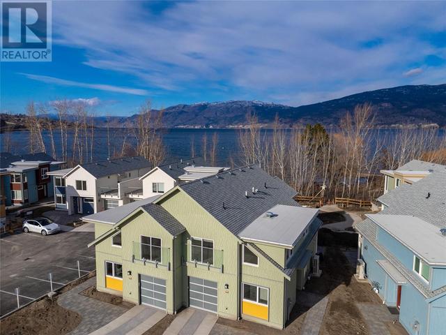 3160 Landry Cres, House attached with 4 bedrooms, 3 bathrooms and 1 parking in Summerland BC | Image 2