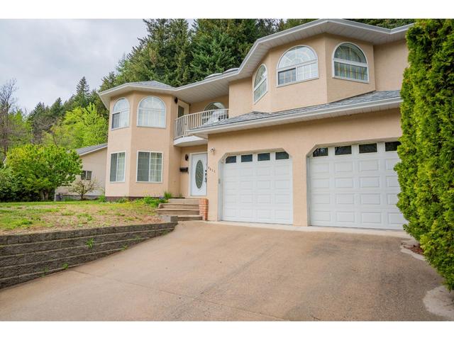 3311 Laburnum Dr, House detached with 4 bedrooms, 3 bathrooms and 4 parking in Trail BC | Image 2