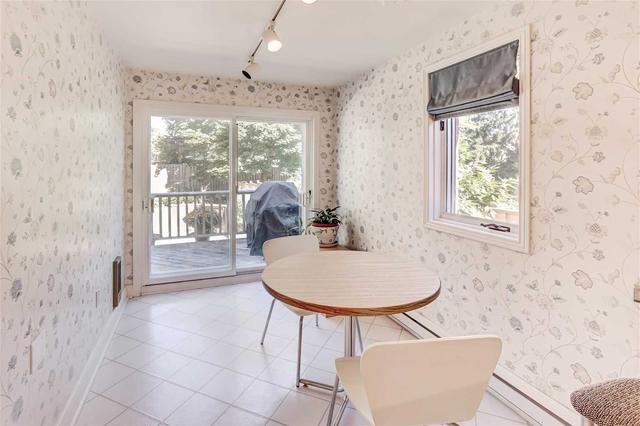 86 Glenvale Blvd, House detached with 3 bedrooms, 3 bathrooms and 3 parking in Toronto ON | Image 3