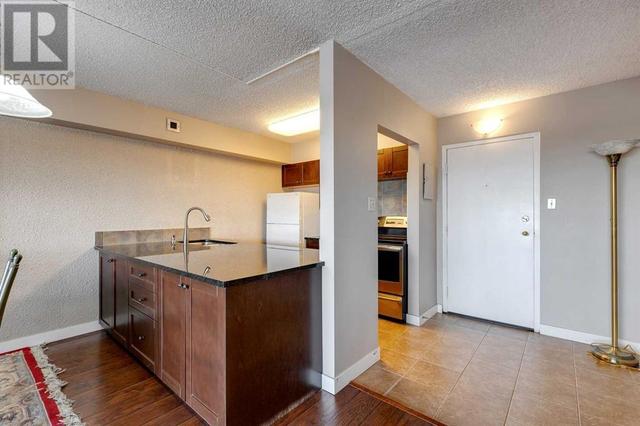 2906 - 221 6 Ave Se, Condo with 2 bedrooms, 1 bathrooms and 2 parking in Calgary AB | Image 5