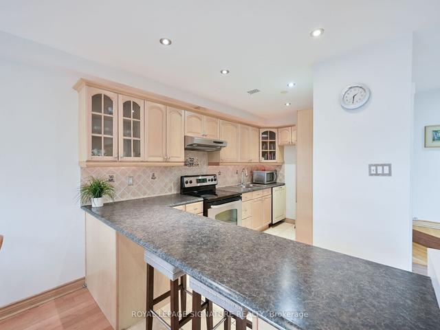 5 - 40 Rabbit Ln, Townhouse with 3 bedrooms, 2 bathrooms and 1 parking in Toronto ON | Image 3