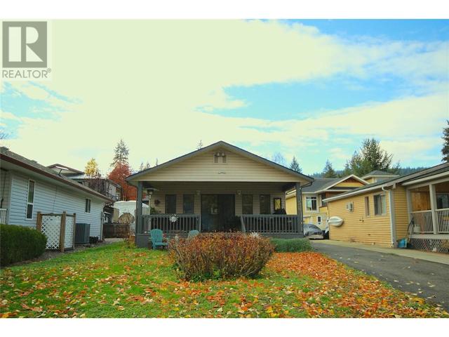 38 Lakeshore Rd, House detached with 2 bedrooms, 1 bathrooms and 5 parking in Vernon BC | Image 1
