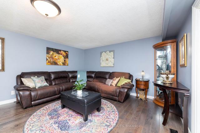 8 Edwin Dr, House detached with 4 bedrooms, 2 bathrooms and 5 parking in Brampton ON | Image 11