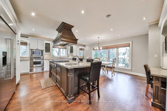 2100 Gatestone Ave, House detached with 3 bedrooms, 4 bathrooms and 6 parking in Oakville ON | Image 5