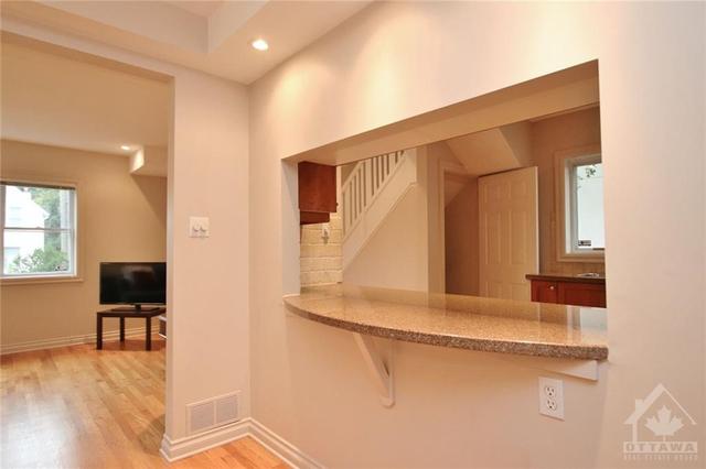 22 Gould Street, House detached with 3 bedrooms, 2 bathrooms and 4 parking in Ottawa ON | Image 12