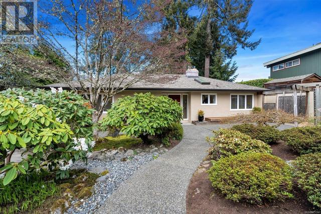 746 Sea Dr, House detached with 3 bedrooms, 2 bathrooms and 4 parking in Central Saanich BC | Image 7