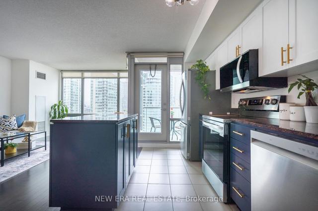 2210 - 81 Navy Wharf Crt, Condo with 2 bedrooms, 2 bathrooms and 1 parking in Toronto ON | Image 3