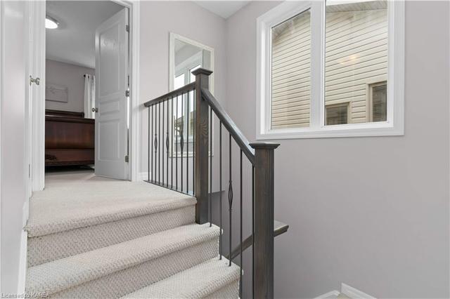 1207 Carfa Cres, House semidetached with 3 bedrooms, 2 bathrooms and 3 parking in Kingston ON | Image 11