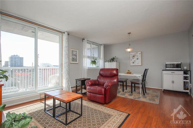 909 - 110 Forward Ave, Condo with 2 bedrooms, 1 bathrooms and 1 parking in Ottawa ON | Image 9