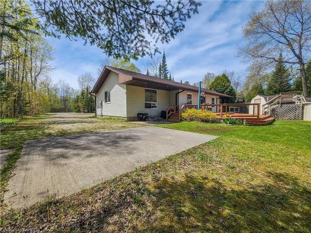 27 Hemlock Rd, House detached with 3 bedrooms, 2 bathrooms and 6 parking in South Bruce Peninsula ON | Image 11