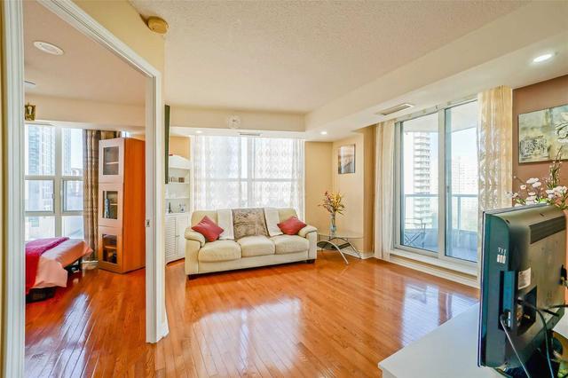 911 - 1 Elm Dr N, Condo with 2 bedrooms, 2 bathrooms and 1 parking in Mississauga ON | Image 5