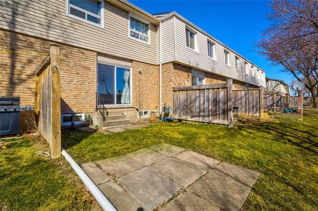 27 - 262 Kenora Ave, House attached with 3 bedrooms, 1 bathrooms and 1 parking in Hamilton ON | Image 4