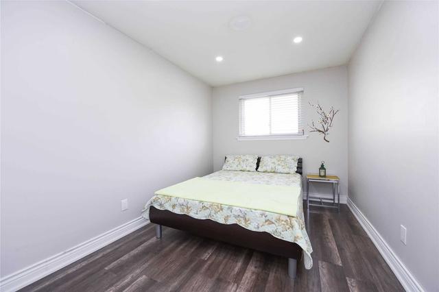 27 Cathcart Cres, House semidetached with 3 bedrooms, 3 bathrooms and 5 parking in Brampton ON | Image 6