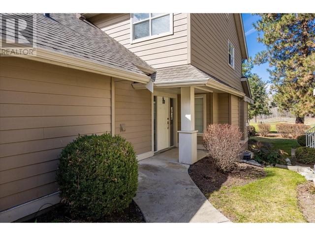 11 - 3950 Gallaghers Blvd S, House attached with 3 bedrooms, 3 bathrooms and 4 parking in Kelowna BC | Image 3