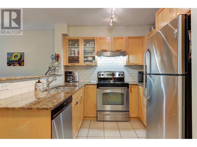 400 - 551 Yates Road, Condo with 2 bedrooms, 1 bathrooms and 1 parking in Kelowna BC | Image 11