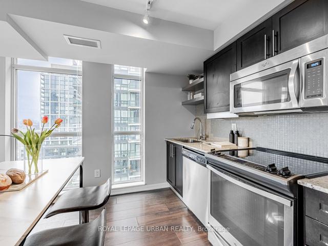 1915 - 400 Adelaide St E, Condo with 2 bedrooms, 2 bathrooms and 1 parking in Toronto ON | Image 22