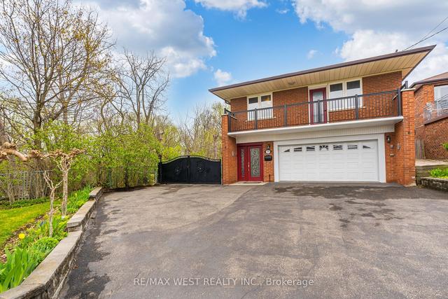 579 Rustic Rd, House detached with 3 bedrooms, 2 bathrooms and 12 parking in Toronto ON | Image 23