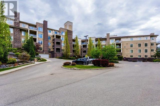 2322 - 1873 Country Club Dr, Condo with 3 bedrooms, 2 bathrooms and 1 parking in Kelowna BC | Image 1