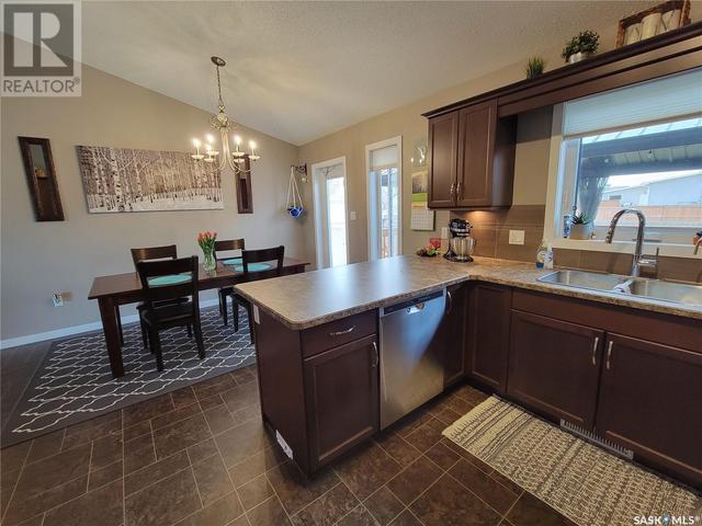 456 3rd Ave W, House detached with 5 bedrooms, 3 bathrooms and null parking in Unity SK | Image 4