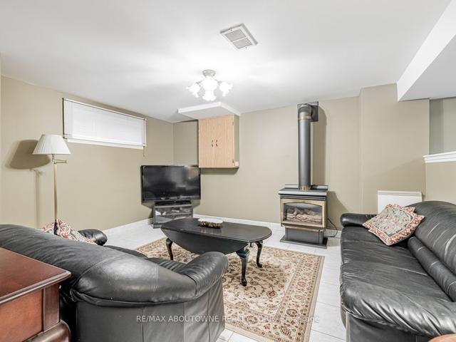 15 Deerhurst Ave, House detached with 3 bedrooms, 2 bathrooms and 6 parking in Toronto ON | Image 10