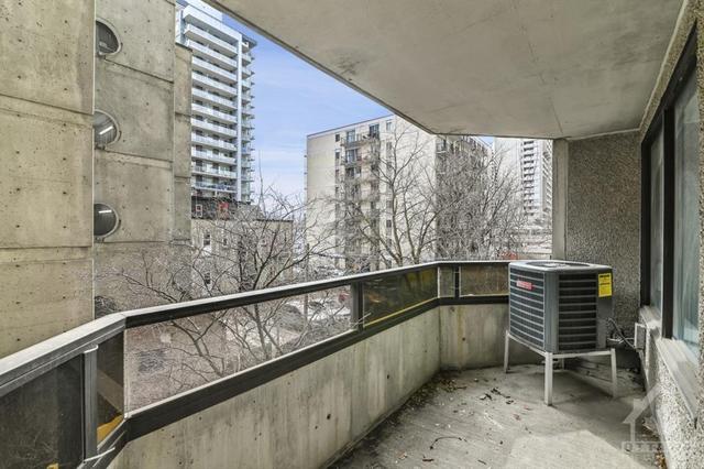 303 - 470 Laurier Ave, Condo with 2 bedrooms, 2 bathrooms and 1 parking in Ottawa ON | Image 18