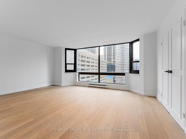 2101 - 1166 Bay St, Condo with 2 bedrooms, 2 bathrooms and 1 parking in Toronto ON | Image 16