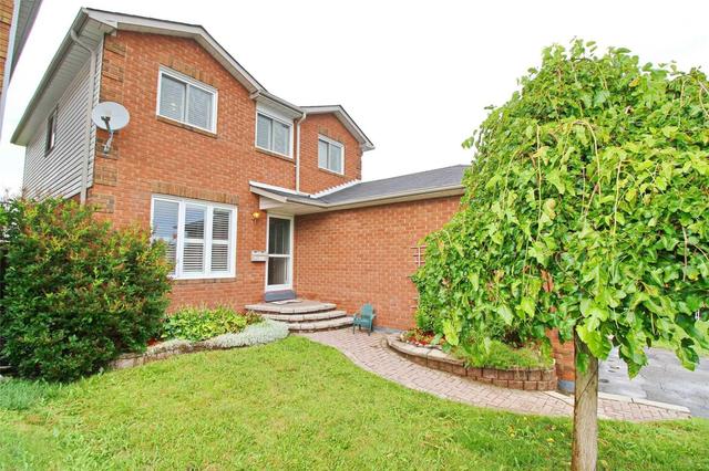 110 Freeland Ave, House detached with 3 bedrooms, 4 bathrooms and 2 parking in Clarington ON | Image 1