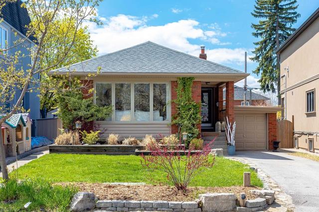 40 Ferncroft Dr, House detached with 2 bedrooms, 2 bathrooms and 3 parking in Toronto ON | Image 1