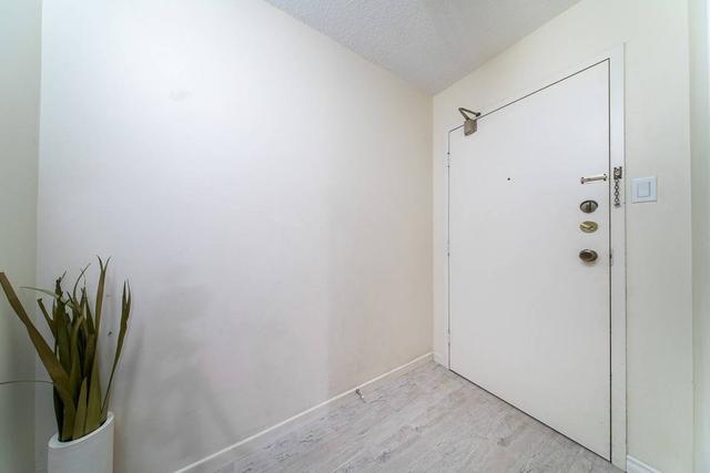 2502 - 10 Tangreen Ct, Condo with 2 bedrooms, 2 bathrooms and 1 parking in Toronto ON | Image 12