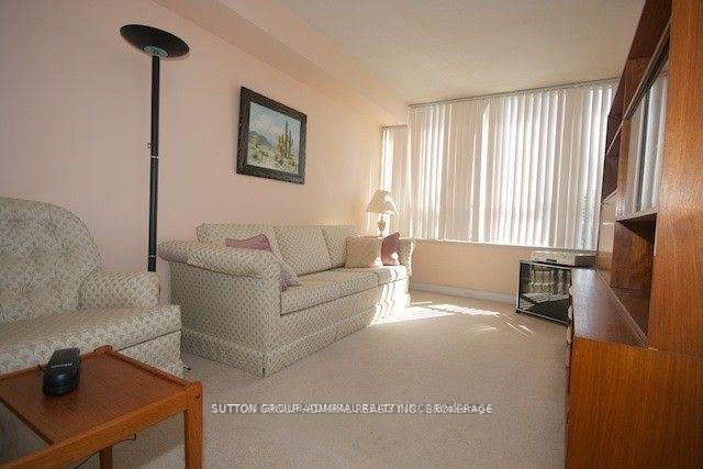 602 - 7 Townsgate Dr, Condo with 2 bedrooms, 2 bathrooms and 1 parking in Vaughan ON | Image 7