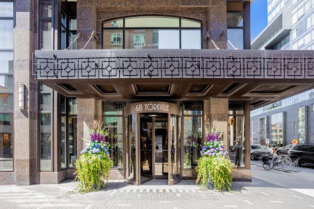 1002 - 68 Yorkville Ave, Condo with 2 bedrooms, 3 bathrooms and 2 parking in Toronto ON | Image 12
