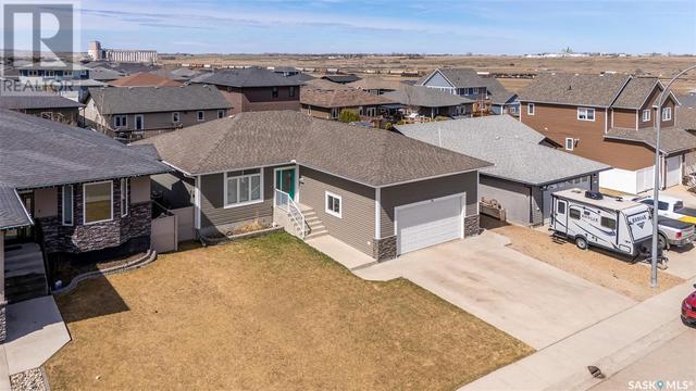 30 Everton Crescent, House detached with 5 bedrooms, 3 bathrooms and null parking in Moose Jaw SK | Image 2