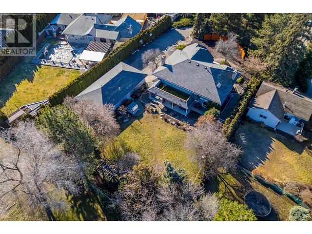 1610 Highland Dr N, House detached with 4 bedrooms, 2 bathrooms and 2 parking in Kelowna BC | Image 32
