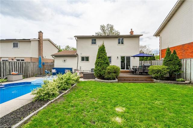251 West Acres Dr, House detached with 3 bedrooms, 1 bathrooms and 5 parking in Guelph ON | Image 39
