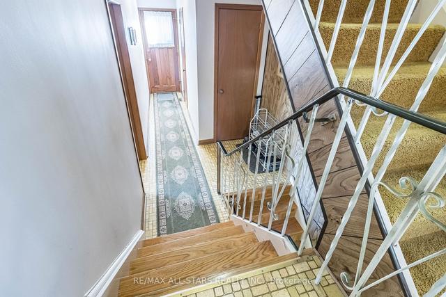 1230 Albion Rd, House detached with 3 bedrooms, 3 bathrooms and 6 parking in Toronto ON | Image 22