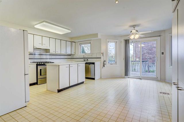 2 Maxwell Ct, House detached with 4 bedrooms, 5 bathrooms and 4 parking in Vaughan ON | Image 3