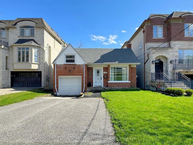 107 Elmwood Ave, House detached with 3 bedrooms, 2 bathrooms and 3 parking in Toronto ON | Image 1