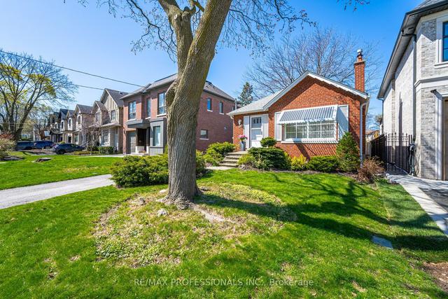 125 Strath Ave, House detached with 2 bedrooms, 2 bathrooms and 4 parking in Toronto ON | Image 12