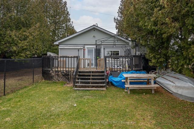 32 Beach Rd, House detached with 2 bedrooms, 1 bathrooms and 6 parking in Kawartha Lakes ON | Image 8