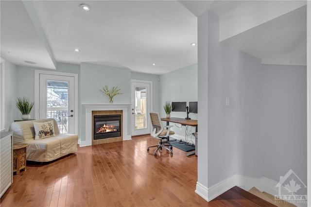 50 Concord St N, Townhouse with 3 bedrooms, 2 bathrooms and 2 parking in Ottawa ON | Image 23
