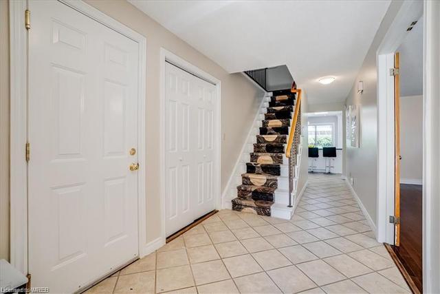 2401 Gilbert Court, House detached with 4 bedrooms, 2 bathrooms and 6 parking in Burlington ON | Image 1