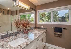 415 Wildwood Dr Sw, House detached with 5 bedrooms, 3 bathrooms and 3 parking in Calgary AB | Image 36