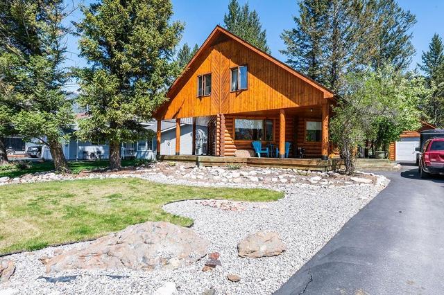 7500 Rivercrest Rd, House detached with 3 bedrooms, 2 bathrooms and 4 parking in Radium Hot Springs BC | Image 3