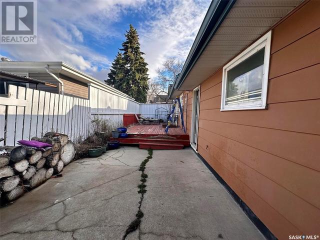 92 Lockwood Rd, House detached with 4 bedrooms, 2 bathrooms and null parking in Regina SK | Image 48