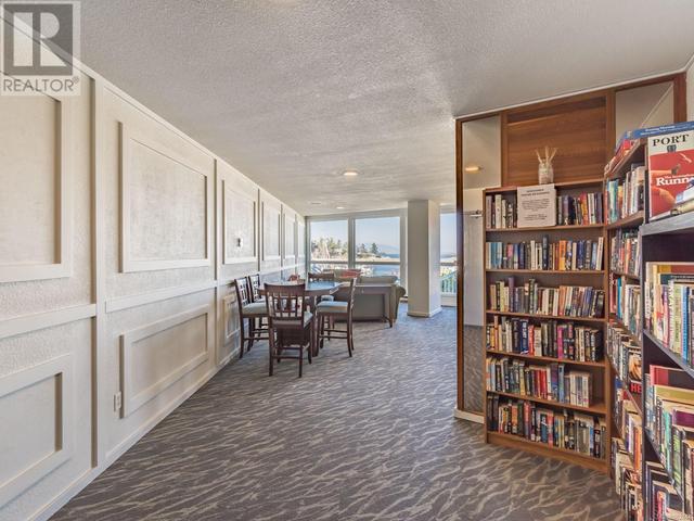 Library/meeting/games room. | Image 25