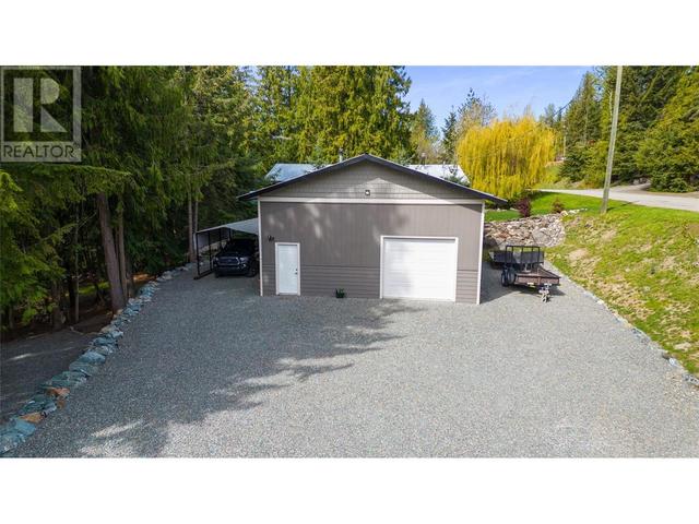 7430 Stampede Trail, House detached with 3 bedrooms, 2 bathrooms and 4 parking in Columbia Shuswap F BC | Image 51