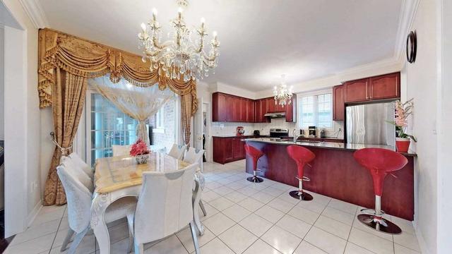163 Staglin Crt, House detached with 5 bedrooms, 6 bathrooms and 4 parking in Markham ON | Image 2